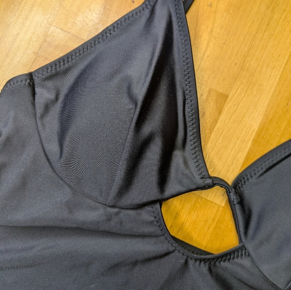 NWT Cutout Back & Keyhole Front Black One Piece Size Small Beachsissi - Picture 7 of 10